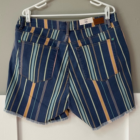 NWT Judy Blue Striped High-Rise Frayed Shorts - Picture 4 of 10